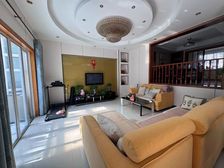 实勘,新上边套一复二。带200平大花园。位置安静。来品鉴