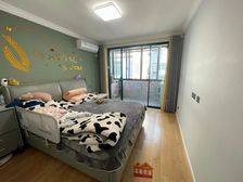 必看好房!七中 中间楼层采光好 精装修拎包入住 小区中心位置