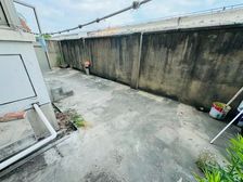 房东说:毛坯 带三开间朝南的院子 南面无遮挡 诚心卖 可置换