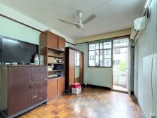 一梯队,黄JIN三楼,空置,随时看房,小区中心位置