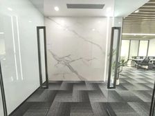 3办16人工位 越秀财富中心 150平户型方正带家具 硚口区