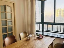 急!急!急!看小区中心花园!位置安静!边套全明!居家精装修!