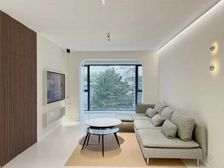 精装修拎包住,有产权车位,出门双地铁交汇,一梯两户南北通透!