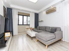 康宁大楼 中间楼层 大两居 交通便利 近医院