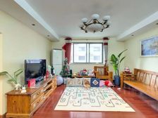 单价5.8万 海伦路地铁旁3房2厅2卫 采光很好 宽敞舒适