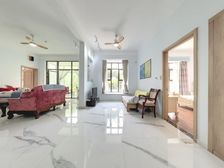 一楼带大院 前排 小高层套三双卫 唐岛湾公园旁