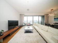 西南朝向3室2厅,近公园与地铁,出行便利,舒适空间尽享生活。