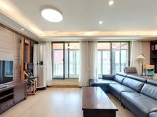 北外滩新出 大三房 连体大阳台 小区少见的户型 仅此一套