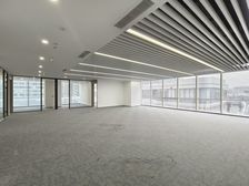 新装配家具 玄武地标甲写 招商局中心双地铁口 好停车有商业