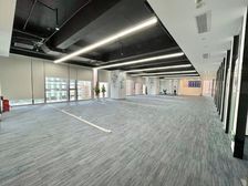 华润大厦1000平精装现房,17个隔间,采光通透,停车方便