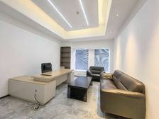 东盟地铁口!249平拎包办公,万丰新新大厦!