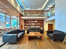 中大九如堂别墅,新出联排边套,1楼带卧室,环绕花园!