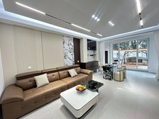 怡海翠庭多层一楼带院全新精装大四居家具家电齐全