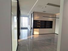 东盟商务区 204平 全新装修 价格40元 3个隔间 电梯口