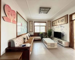 七中本部康复街小学一墙之隔佳园小区三居室老证送储间