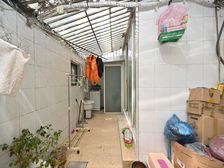 协合花苑,不靠马路,双南双天井,一梯两户,天井已经搭建