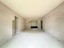 离地铁站50 单价5 23年的次新盘 户型方正 看房方便