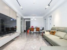 附赠好多平小花园 城区中心位置 接受提前交房 付款无要求满五