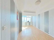 体育场地铁站!三开间朝南,两梯四户,电梯中区,视野无遮挡!!