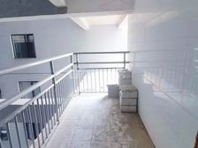 观山小区三房满二带车位赠送 15 平露台上华东