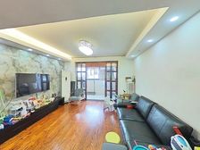 小区里面 有的电梯三房 一梯两户 飞机户型 房子已经空关