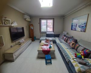 新市场乐凯片区精装修3楼通透两室两厅103.2平65万