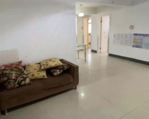 34.8 县学街北国商城瓷砖房三室一厅简单装修