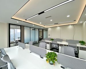 地铁2号线东门大桥地铁口、24时空调办公楼、时代8号时代1号