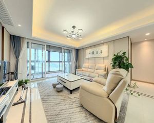 精装修 业主急售 中间楼层 书包房 有车位 随时可看房