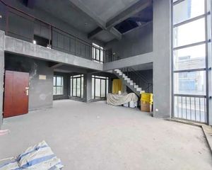 金域中央 三层大复试 购物方便 临地铁 南北通透 采光充足