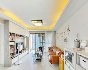 万科金域蓝湾,自住实用小三房,采光格局好,首付2成,近地铁