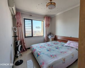 前卫路十三Park湾 125平3居 南北向精装修 自住保养好