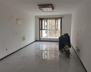 八中联盟西路电梯房,小区环境好,方便停车,物业好大社区