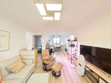 正规商品房 双卫生间 房龄新 出行方便 满五 精装好房