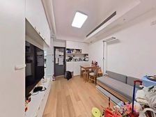 三居室 全新装修 产权清晰 大两居 带电梯 南北通透