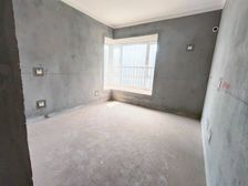 交通便利 临地铁 中间楼层采光好 正南朝向 电梯房 产权清晰