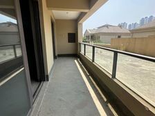 私家电梯入户 证过二 带储藏室 带超大露台 超越四代住宅急