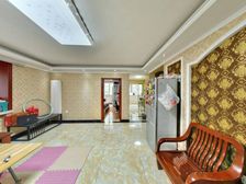 春华里南北通透三室 低楼层 采光好 有学位 精装修位置好