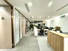 年底特价3.5元!上海电影广场精装200平,房型方正,随时看