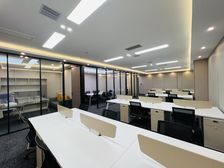 绿地领海大厦206平正对电梯口3加1格局24人工位,楼下地铁