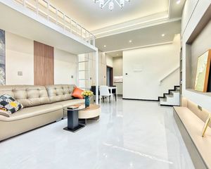 新上 万达边上次新小区,中间楼层,精装两室,全天采光拎包入住
