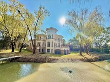 三面环水看山 坐享私家花园4000平 双泳池电梯挑高厅