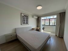 ,业主清空卖房,花园位置,带固定租赁车位,随时看房。