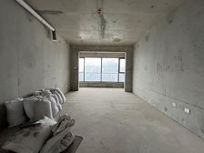 南站旁 四室中间楼位 中间楼层 房本在手 满二可按揭随时看