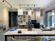 一楼带地下室,带车位,前后带花园,住家舒适安静,急售还价就卖