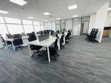 长白甲级写字间 地铁口旁 精装带隔断家具 东向河景房