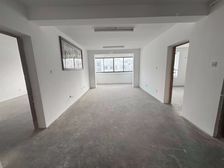 顶楼复式送双露台 可以改成5房使用 有小车库有停车位有钥匙