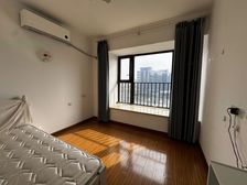 景观上海之鱼 带车位 三房两厅两卫 房型方正 房东想年前卖掉