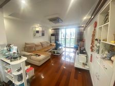 带车位,绿地南桥新苑。宝龙地铁口。豪华装修。拎包入住