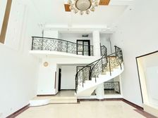 挑高客厅!客厅带4个窗户!秀兰城市花园!带大院大跃层!